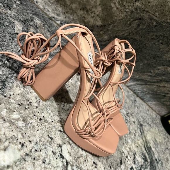 Steve Madden Women's Manzie Heeled Sandal - Picture 6 of 6